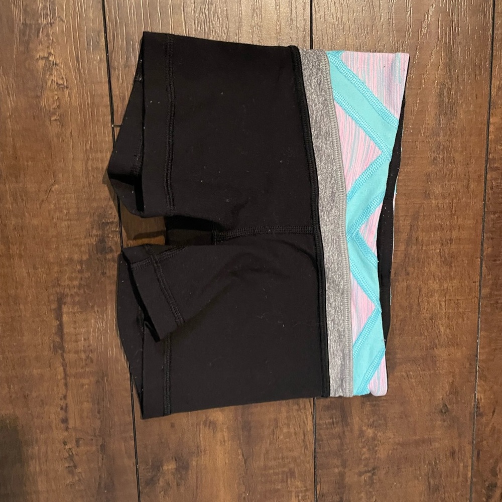 Girls ivivva sz 6 shorts some stickiness reversible to all black